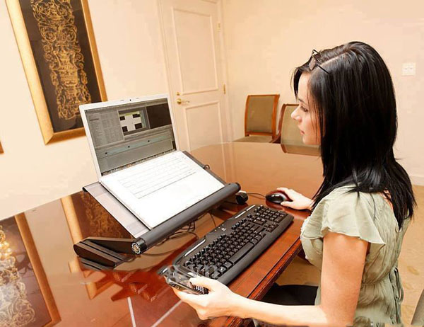 Bàn để laptop xoay đa năng chống mỏi lưng