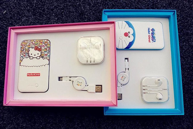 Bộ pin dự phòng 8800mAh - Tai nghe - Cáp dây rút – Doremon/Hellokitty