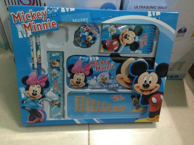 Bộ đồ dùng học tập chuột Mickey