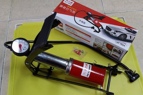 Bán sỉ bơm hơi đạp chân mini cho ô tô