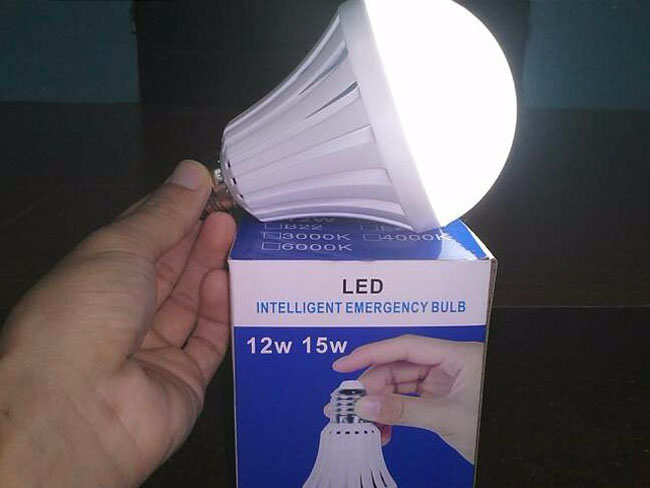 Bòng đèn led tích điện thông minh giá rẻ