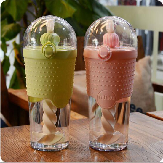 Cốc giữ nhiệt có nắp đậy và ống hút kute