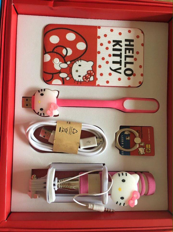 Bán buôn bộ combo sạc dự phòng hello kitty