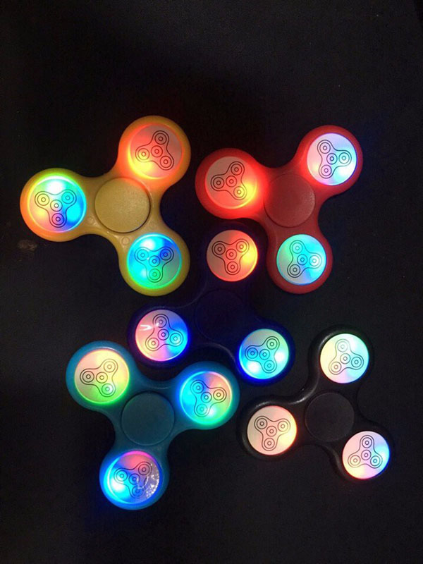 Con quay Spinner có đèn led phát sáng