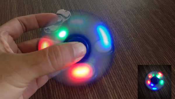 Con quay Spinner có đèn led phát sáng