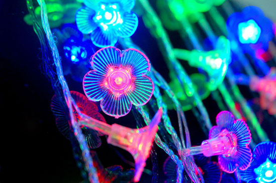 den-led-trang-tri-hinh-hoa-mai-gia-re