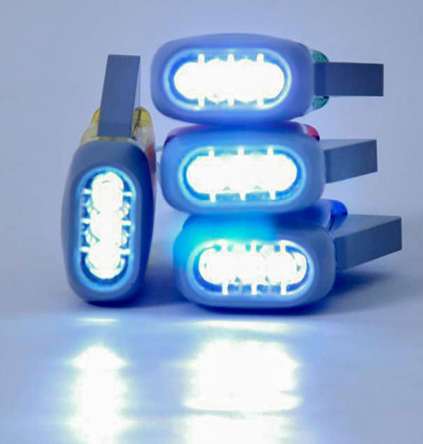 Đèn pin sạc tự động bằng tay siêu sáng