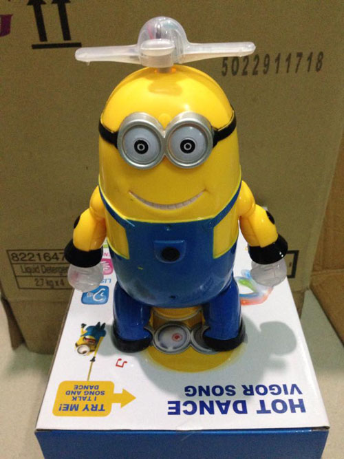 do-choi-minion-nhay-mua-xoay-360-do-2