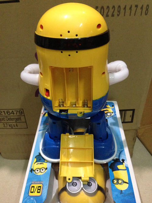 do-choi-minion-phat-sang-biet-hat-biet-nhay-4