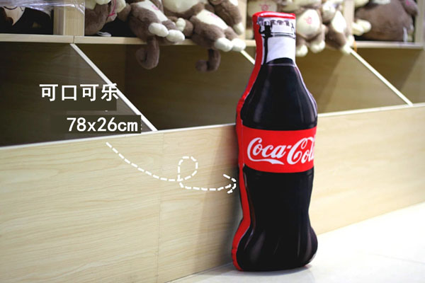 Gối ôm hình chai nước ngọt CocaCola