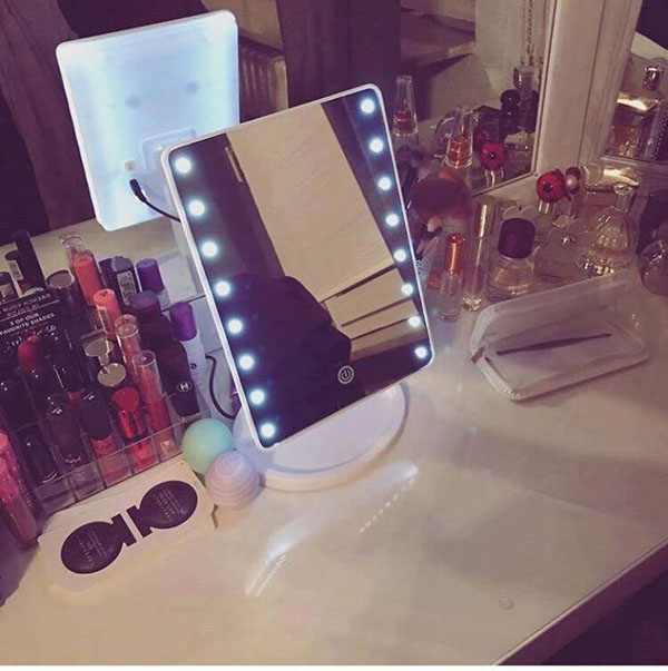Bán buôn gương trang điểm để bàn có đèn led
