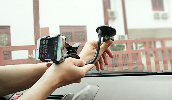 Kệ hít giá đỡ điện thoại trên ô tô