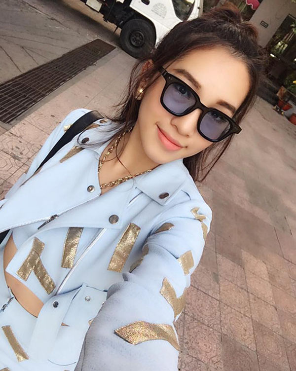 Kính màu trong suốt Hàn Quốc