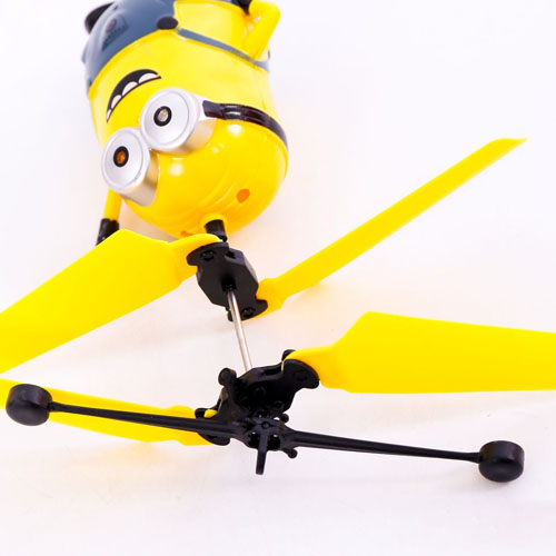 may-bay-cam-ung-dieu-khien-minion-4