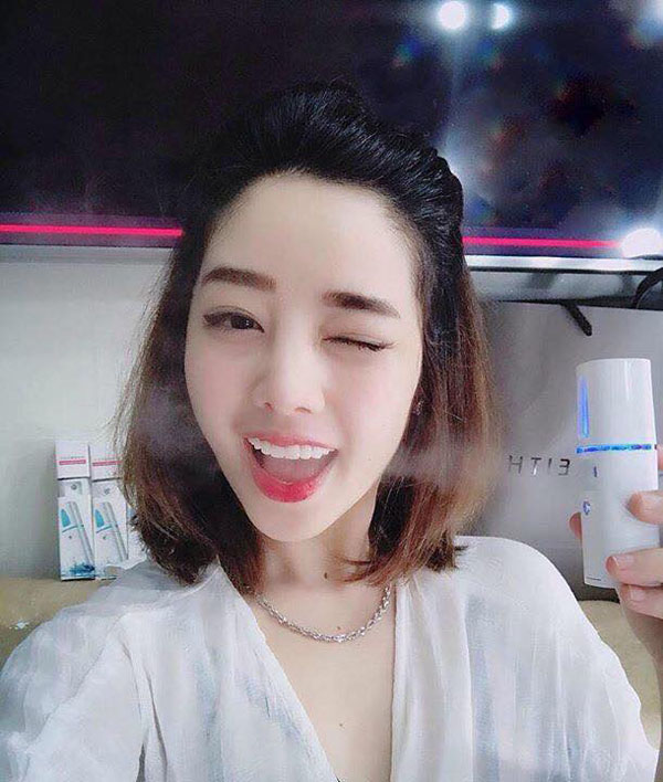 Máy xông mặt xịt khoáng nano cầm tay