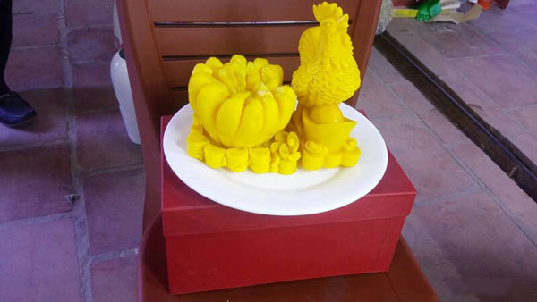 Nến phật thủ gà vàng kim kê độc đáo