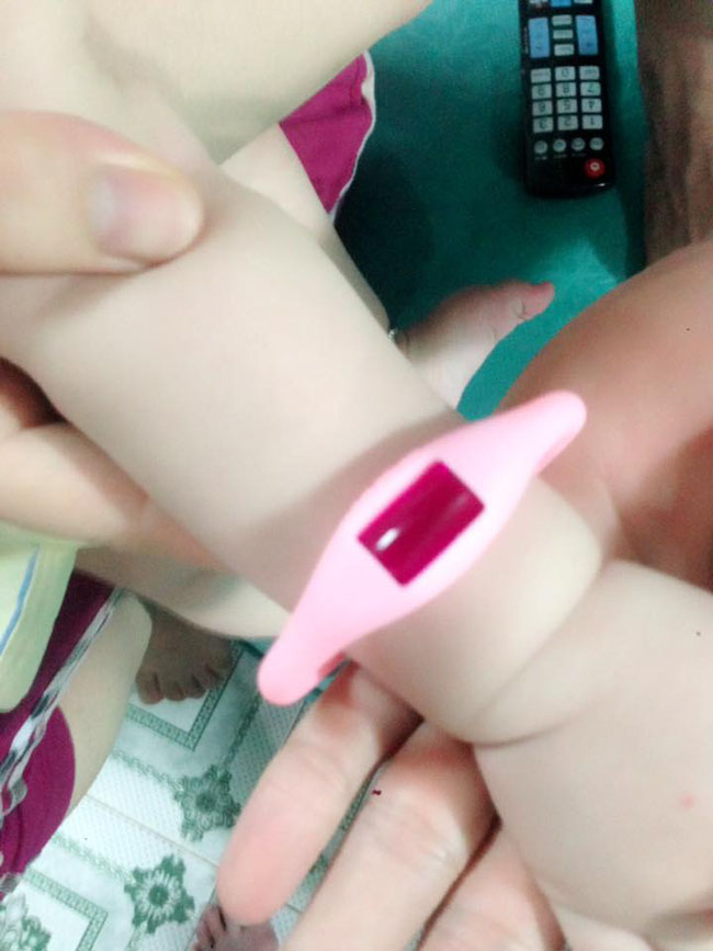 Vòng tay tinh dầu chống muỗi Hàn Quốc giá rẻ