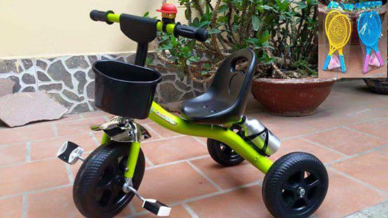 Bán sỉ xe đạp 3 bánh có bình nước cho bé